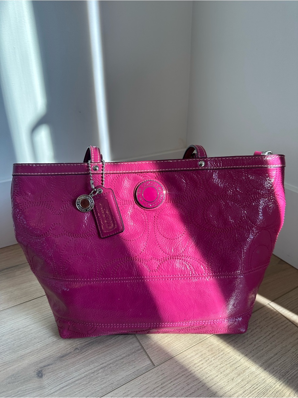 Coach F19198 Hot Pink Patent Leather Signature Tote Y2K - Picture 6 of 9